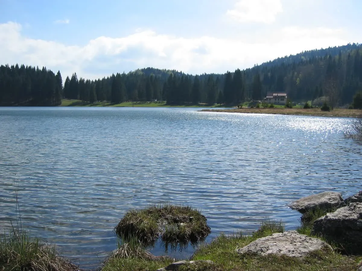 Le Lac Genin, plan d'eau très fréquenté des Oyonnaxiens