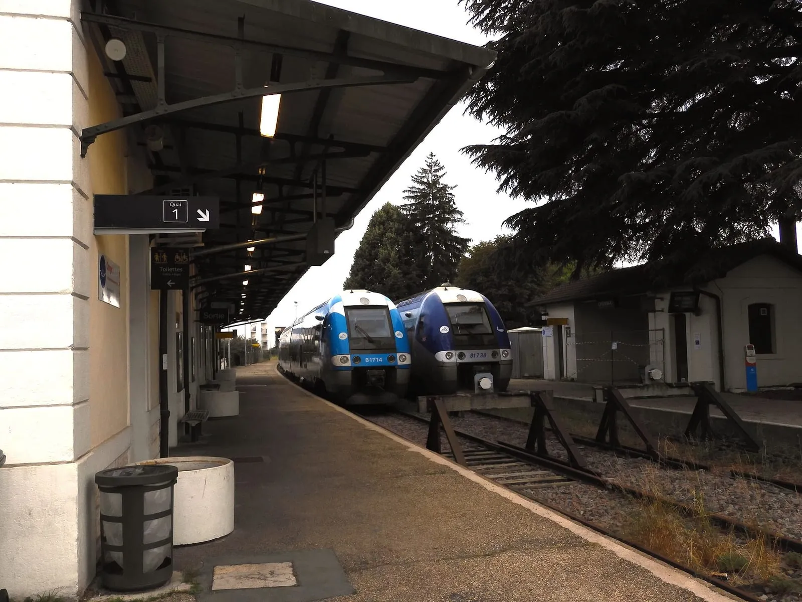 Les quais de la gare SNCF d'Oyonnax, à deux pas du marché du parc Jeantet