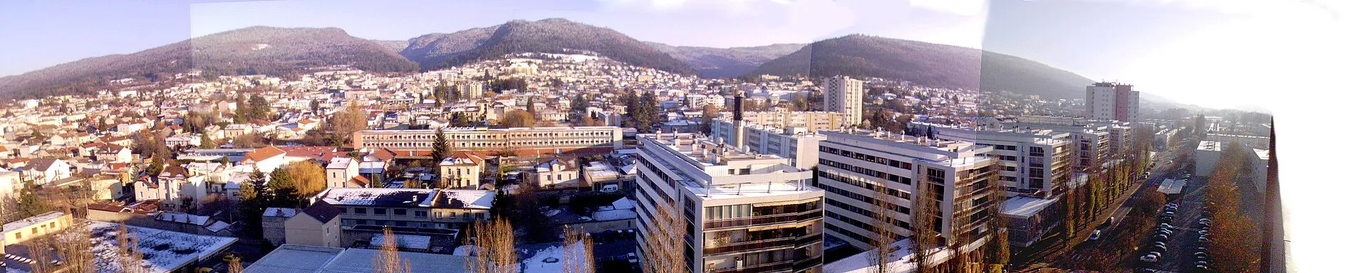 Panorama d'Oyonnax, la ville natale de Sonthonax, au fond de sa vallée