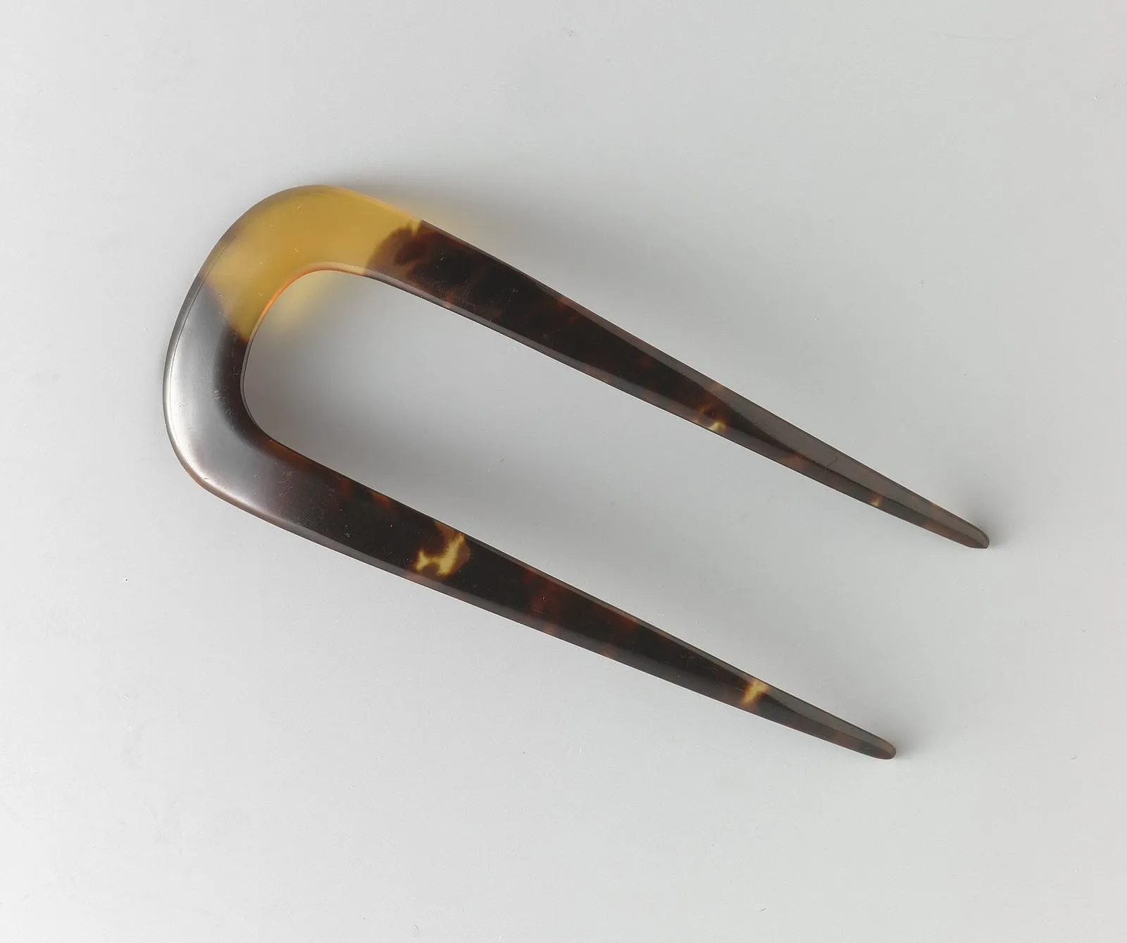 Peigne à chignon ancien en imitation d'écaille, conservé au Rijksmuseum (Amsterdam)
