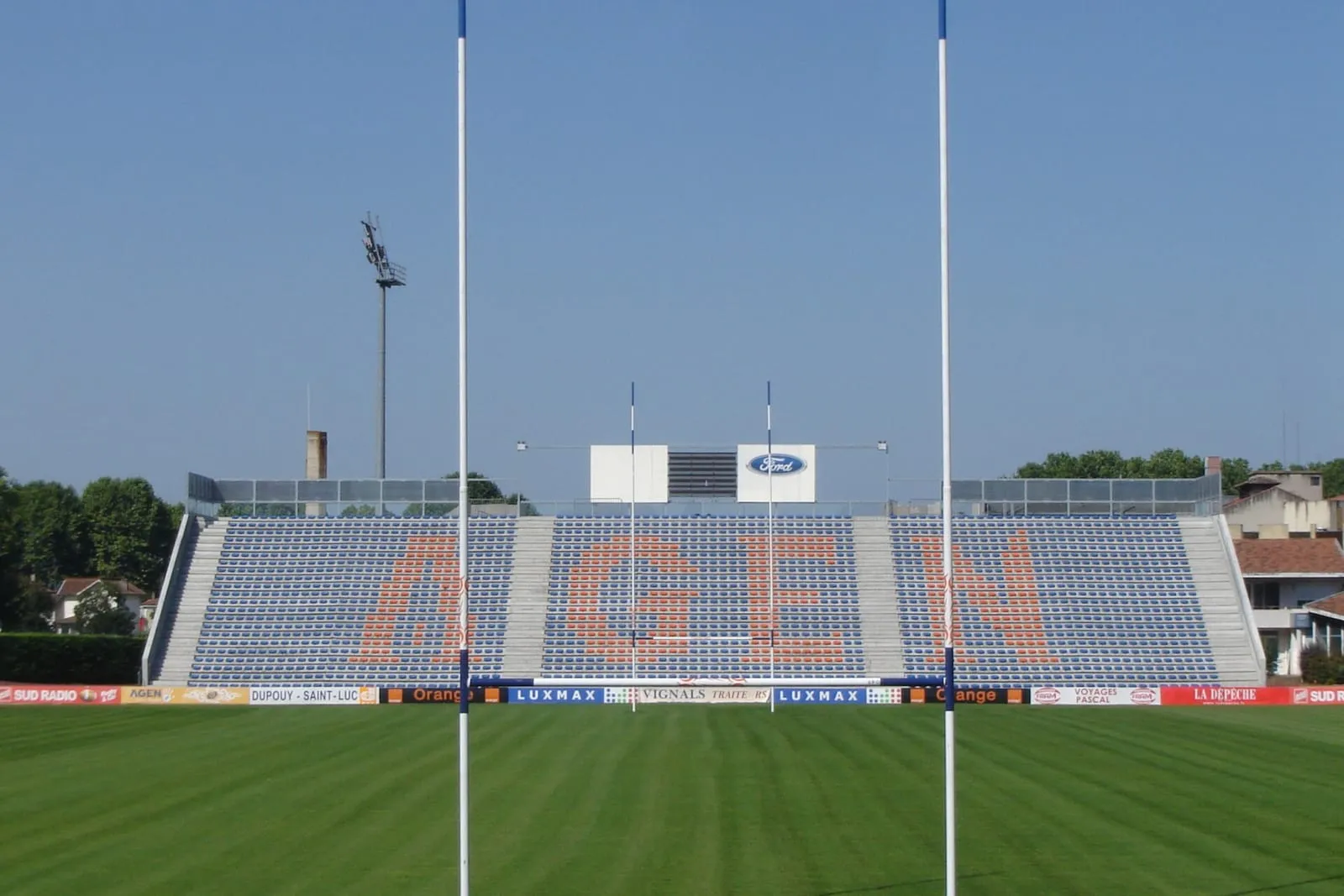 La tribune ouest du stade Armandie, à Agen