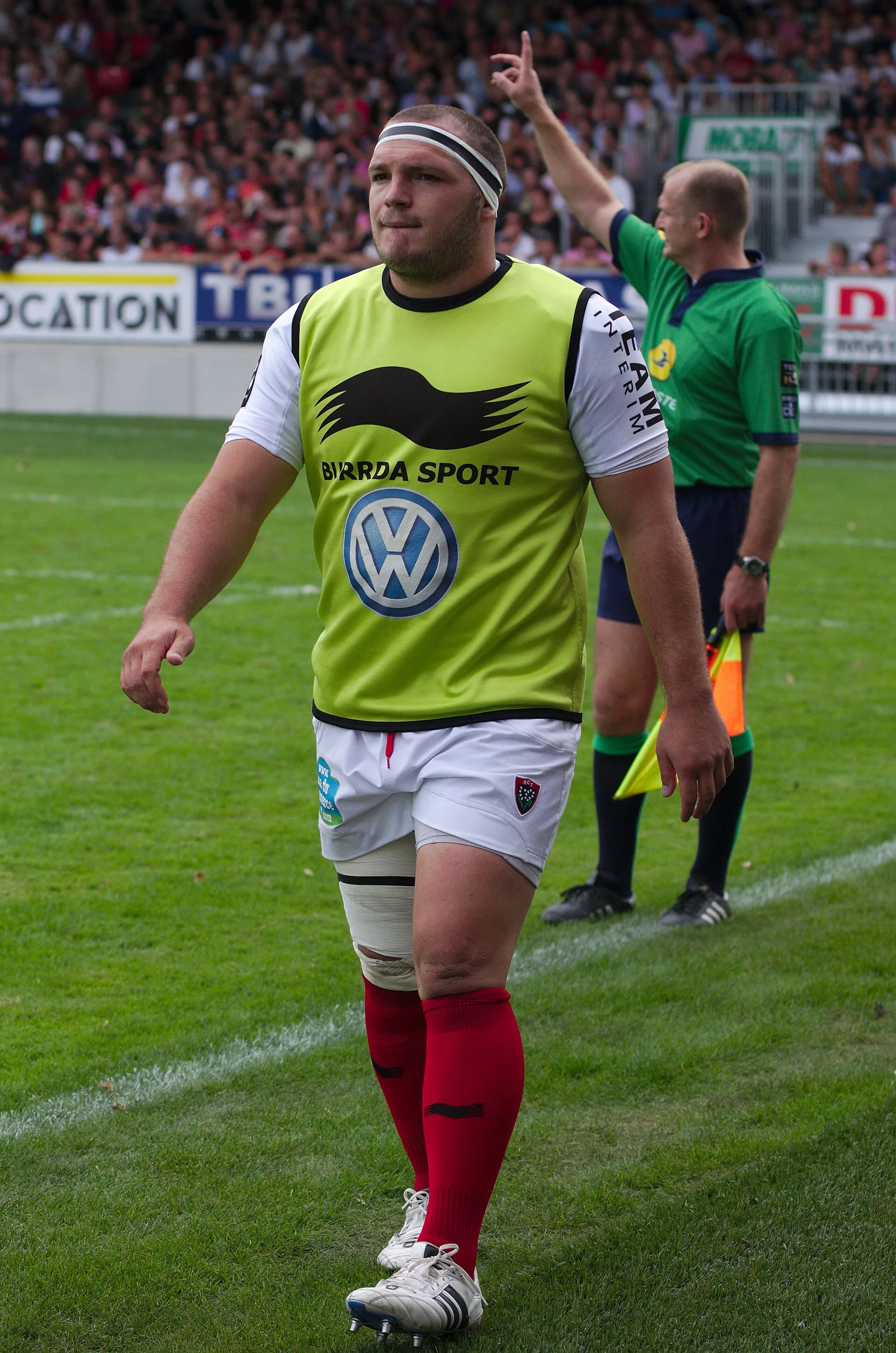 Tribunes du stade Charles-Mathon d'Oyonnax un jour de match, en 2013