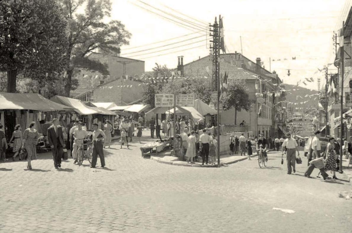 Un marché à Oyonnax au début du XXe siècle